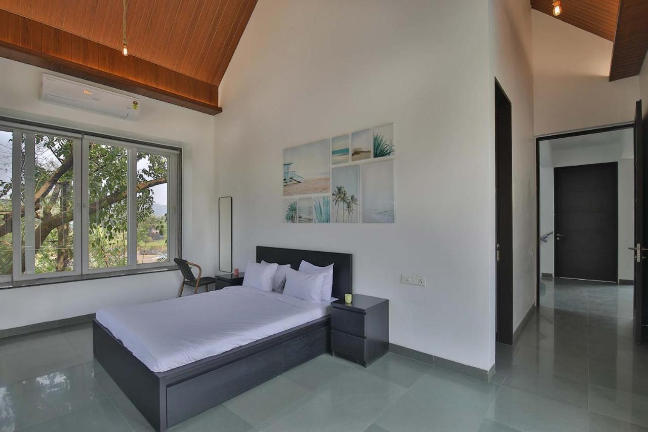 Twilight Grove By Stayvista - Pool- View Villa With Manicured Lawn, Contemporary Interiors & Home Theatre Karjat Extérieur photo