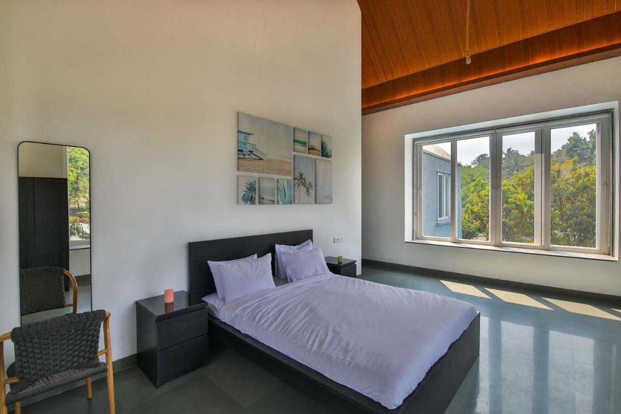 Twilight Grove By Stayvista - Pool- View Villa With Manicured Lawn, Contemporary Interiors & Home Theatre Karjat Extérieur photo