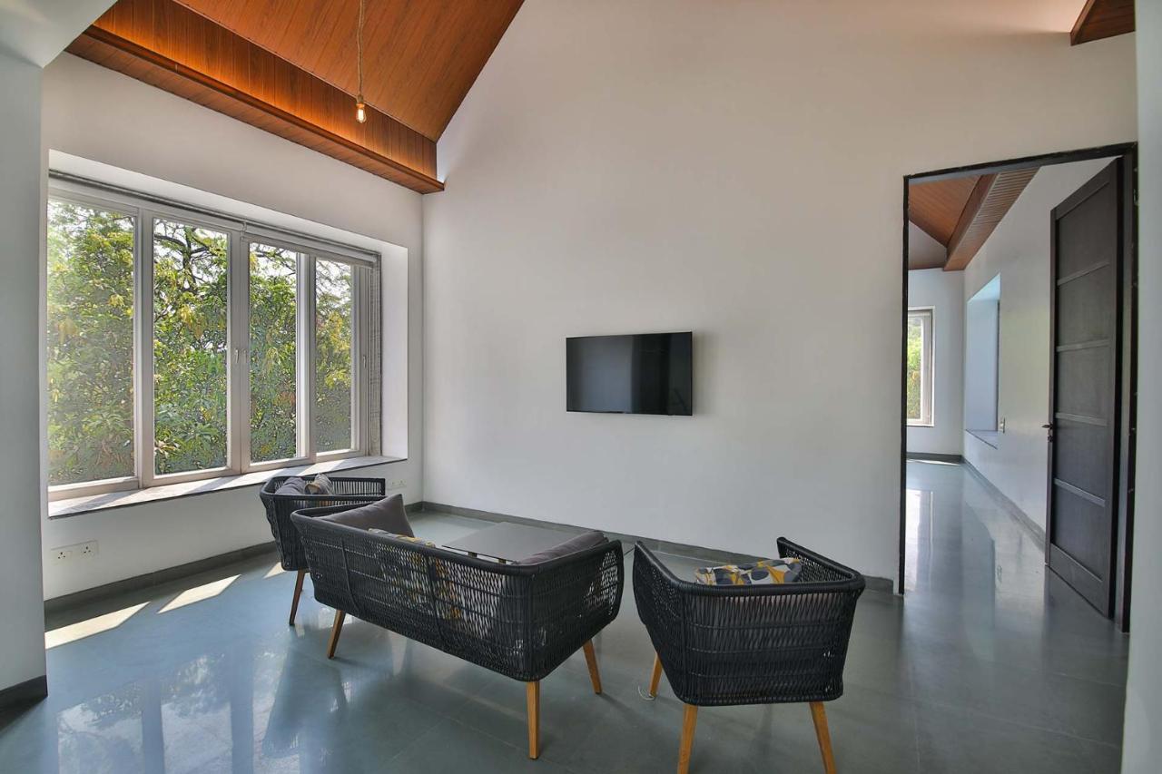 Twilight Grove By Stayvista - Pool- View Villa With Manicured Lawn, Contemporary Interiors & Home Theatre Karjat Extérieur photo