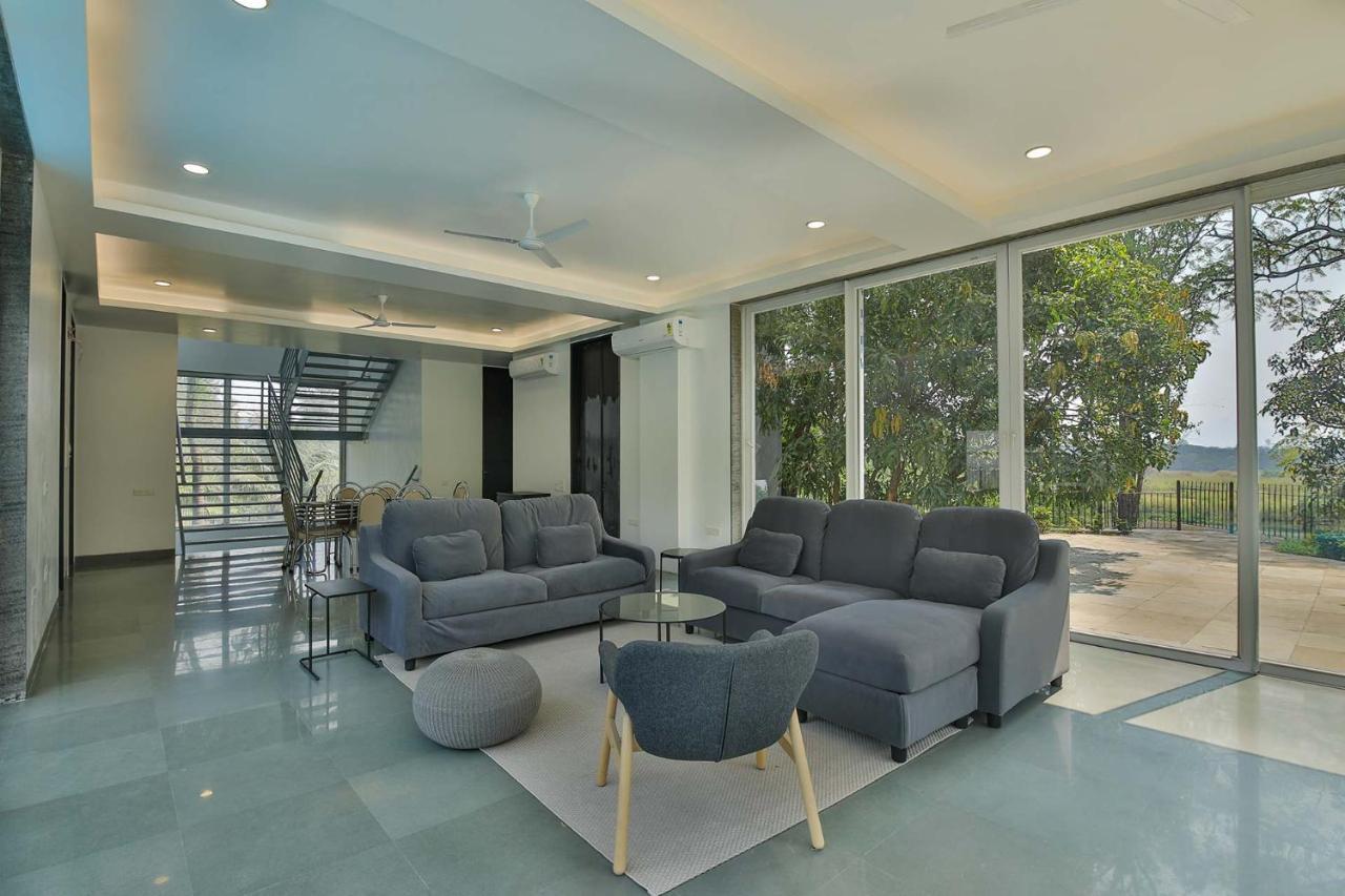 Twilight Grove By Stayvista - Pool- View Villa With Manicured Lawn, Contemporary Interiors & Home Theatre Karjat Extérieur photo