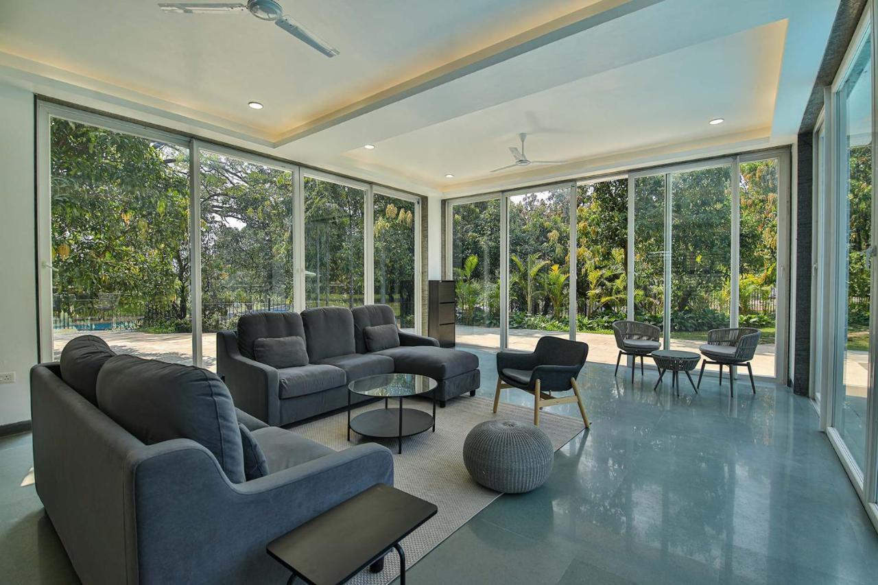 Twilight Grove By Stayvista - Pool- View Villa With Manicured Lawn, Contemporary Interiors & Home Theatre Karjat Extérieur photo