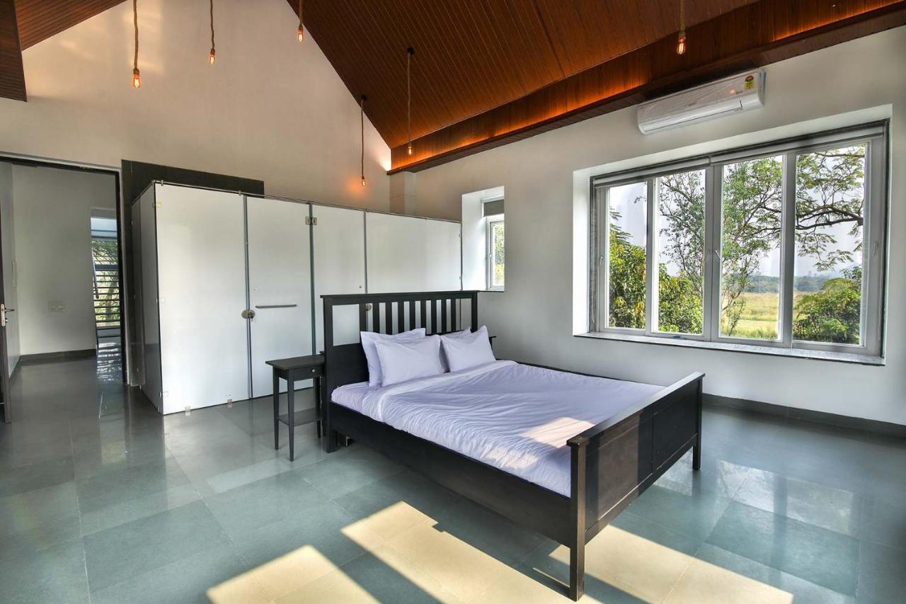 Twilight Grove By Stayvista - Pool- View Villa With Manicured Lawn, Contemporary Interiors & Home Theatre Karjat Extérieur photo