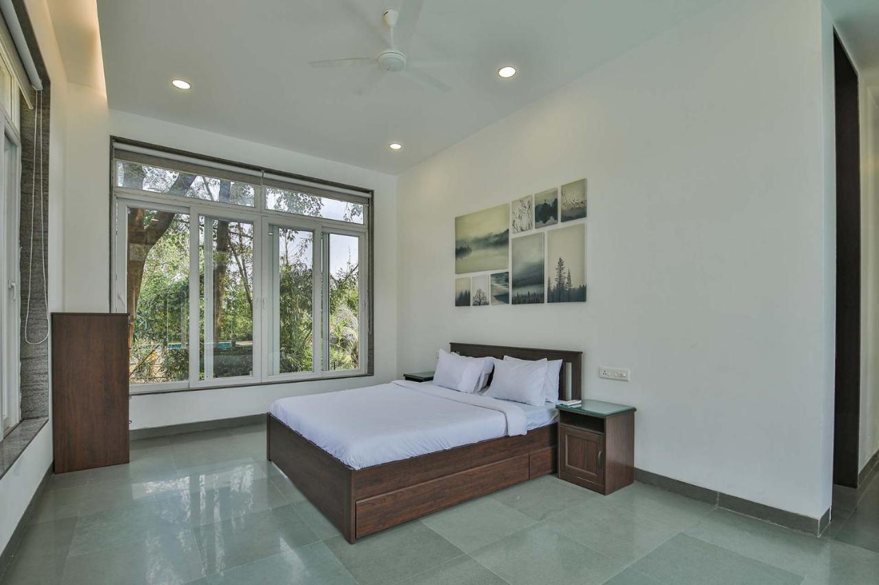 Twilight Grove By Stayvista - Pool- View Villa With Manicured Lawn, Contemporary Interiors & Home Theatre Karjat Extérieur photo