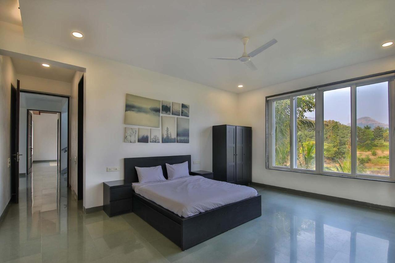 Twilight Grove By Stayvista - Pool- View Villa With Manicured Lawn, Contemporary Interiors & Home Theatre Karjat Extérieur photo