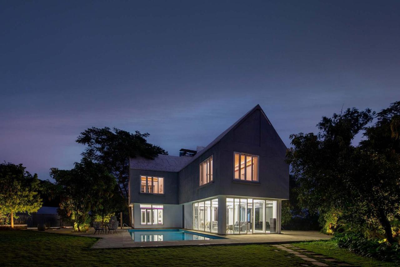 Twilight Grove By Stayvista - Pool- View Villa With Manicured Lawn, Contemporary Interiors & Home Theatre Karjat Extérieur photo