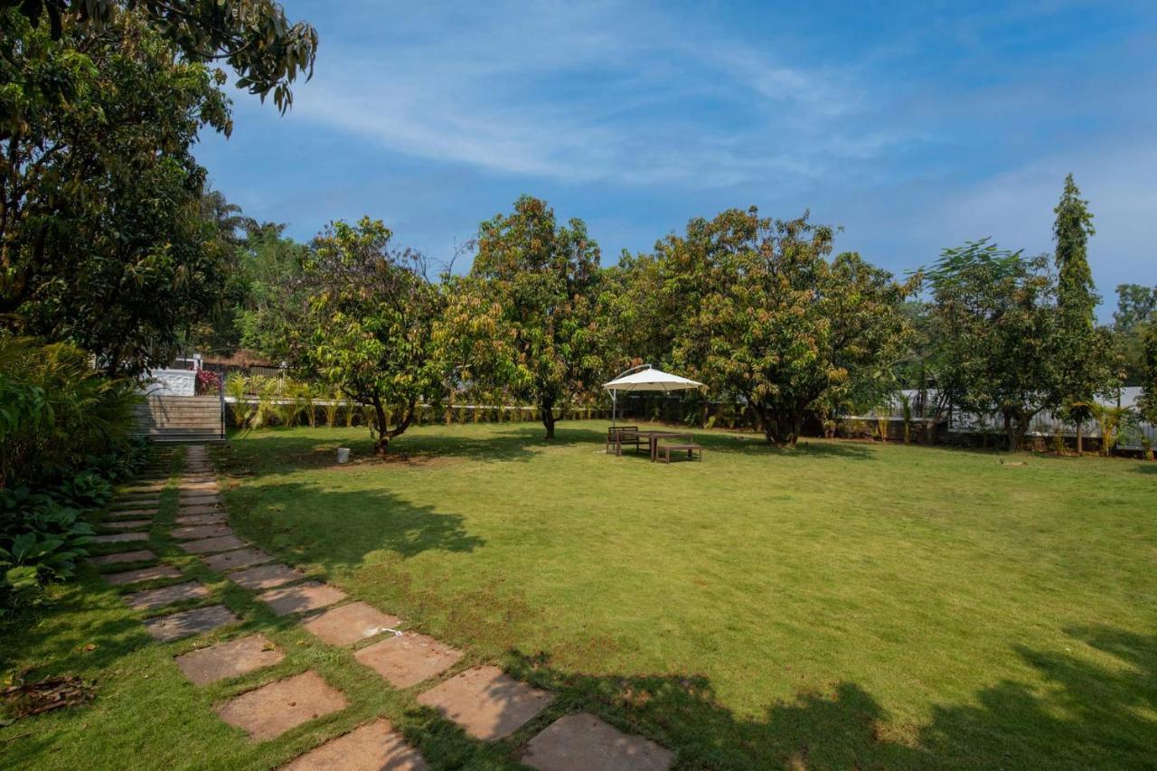 Twilight Grove By Stayvista - Pool- View Villa With Manicured Lawn, Contemporary Interiors & Home Theatre Karjat Extérieur photo