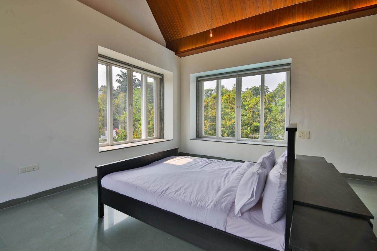 Twilight Grove By Stayvista - Pool- View Villa With Manicured Lawn, Contemporary Interiors & Home Theatre Karjat Extérieur photo