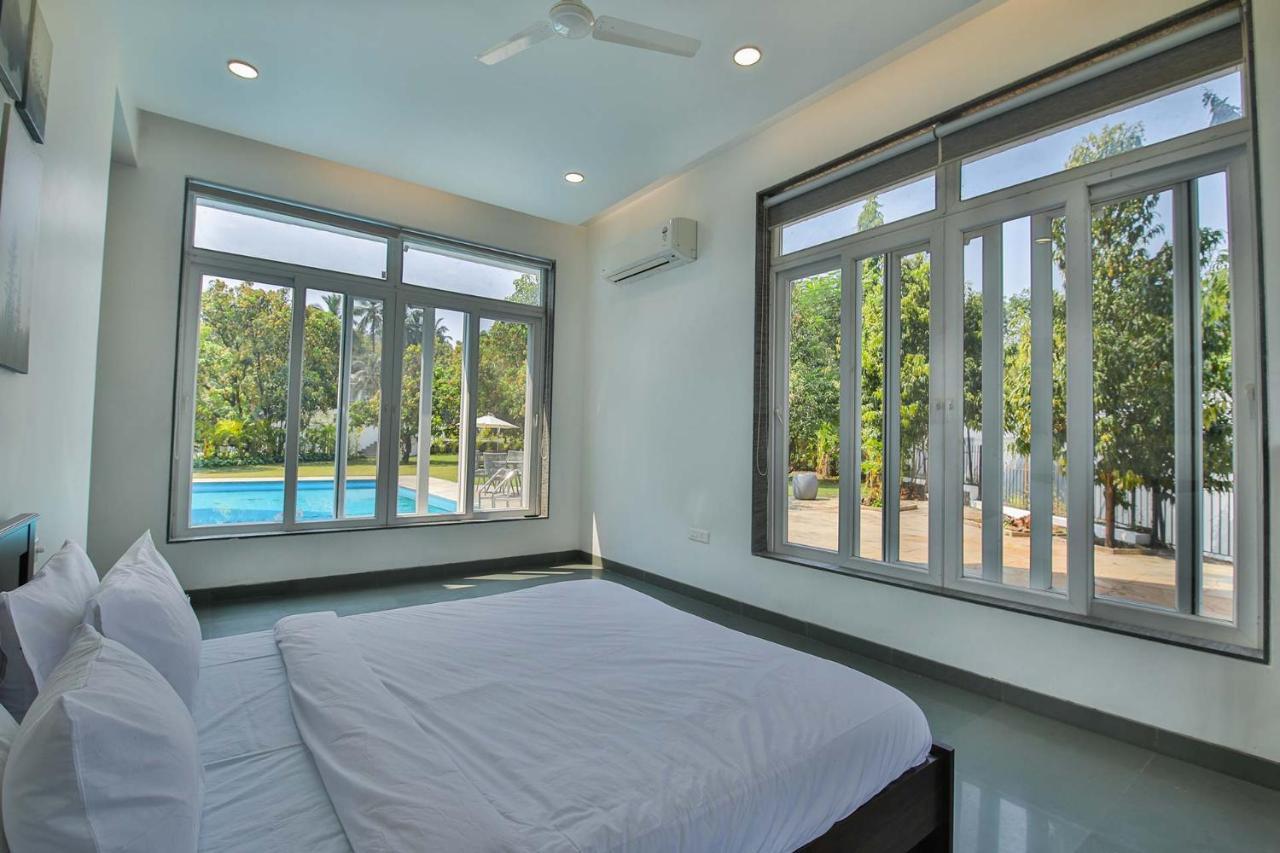Twilight Grove By Stayvista - Pool- View Villa With Manicured Lawn, Contemporary Interiors & Home Theatre Karjat Extérieur photo